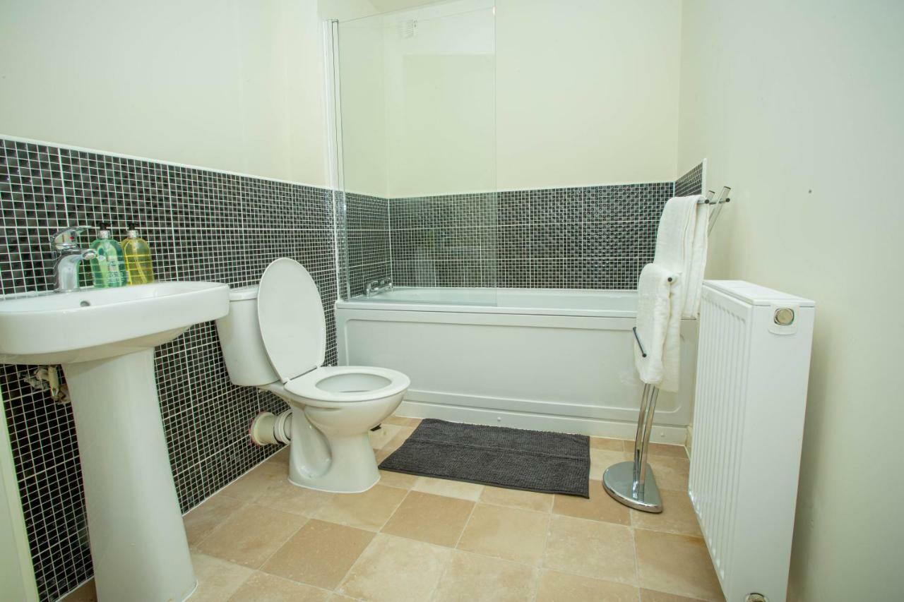 Lake View Apartment Northampton Ngoại thất bức ảnh